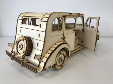 Cadillac_Fleetwood_35_Holz_Bausatz_mit_geöffneter_Tür.jpg