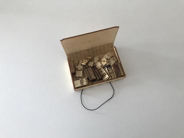 Domino_Spiel_aus_Holz_mit_Box