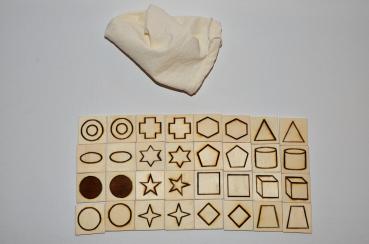 Geomemo-aus Holz - -das-Memory-mit-geometrischen-Symbolen