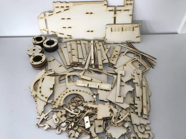 Cadillac_Fleetwood_35_Holz_Bausatz_èbersicht.jpg