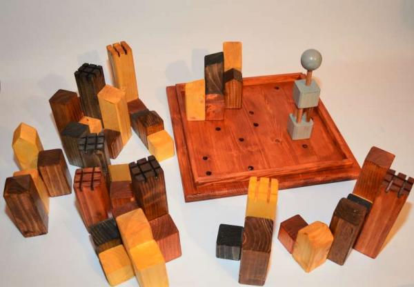 Camelot-Holzpuzzle-mit-Puzzleteilen-und-Bodenplatte