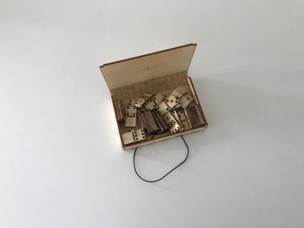 Domino_Spiel_aus_Holz_mit_Box