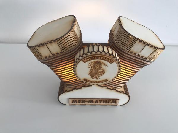 Twin Engine Lampe mit SOA Logo